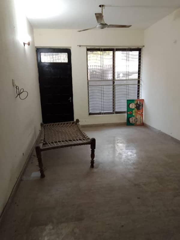 Allama Iqbal Town Gulshan Block Lower Portion For Rent 4