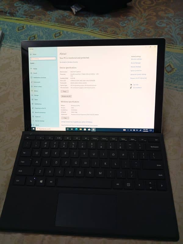 Microsoft surface pro 5 touchcorei7 7thgen 8gbram 256ssd with keyboard 0