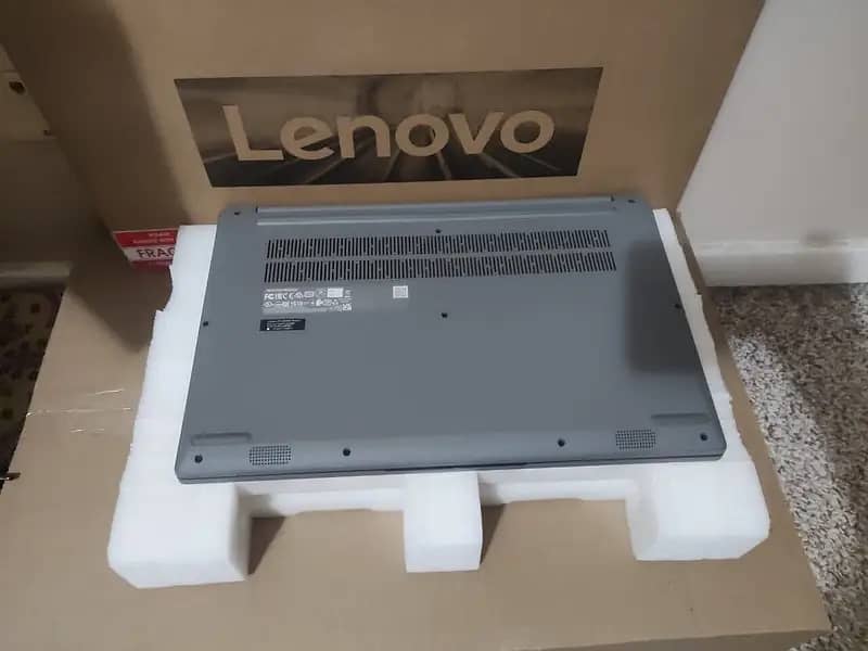 From Canada New Lenovo IdeaPad1- SSD-15.6", Athlon Silver ,2.50 GHz 4