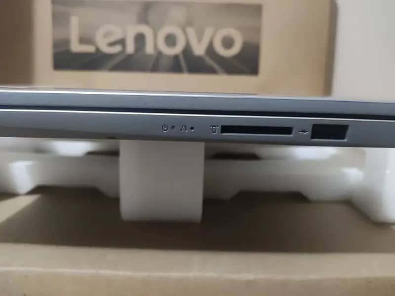 From Canada New Lenovo IdeaPad1- SSD-15.6", Athlon Silver ,2.50 GHz 6