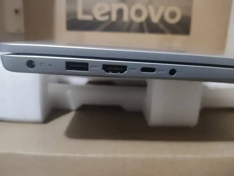 From Canada New Lenovo IdeaPad1- SSD-15.6", Athlon Silver ,2.50 GHz 7