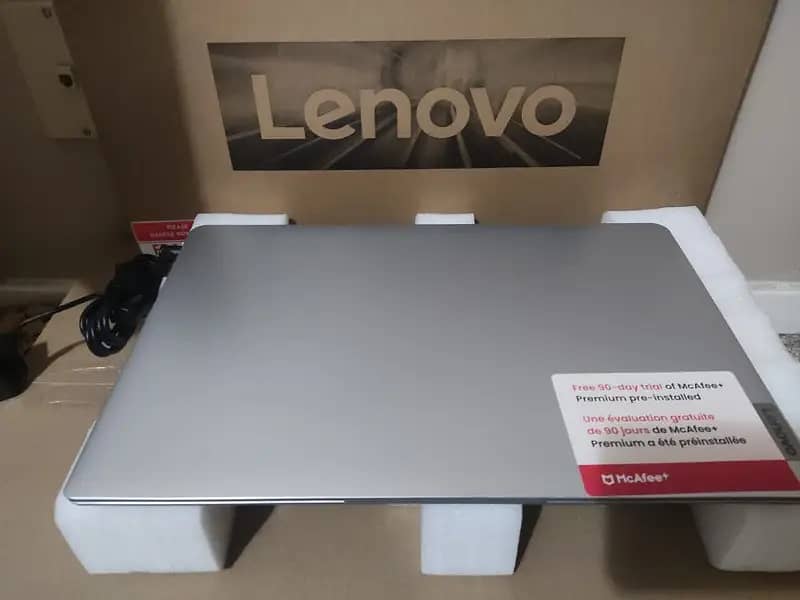 From Canada New Lenovo IdeaPad1- SSD-15.6", Athlon Silver ,2.50 GHz 10