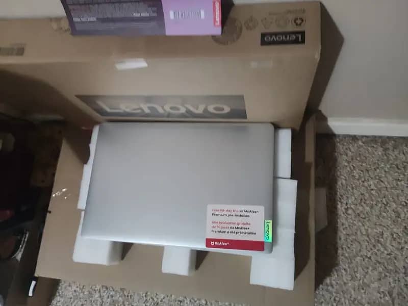 From Canada New Lenovo IdeaPad1- SSD-15.6", Athlon Silver ,2.50 GHz 14