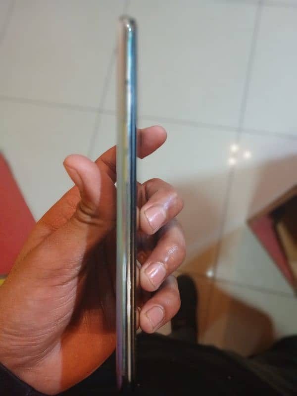 oppo f15 condition 10/10 smooth touch bettry 10/10 1