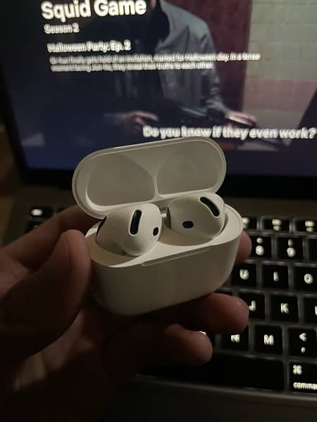 Apple Airpods 4 (Non-Anc) 0