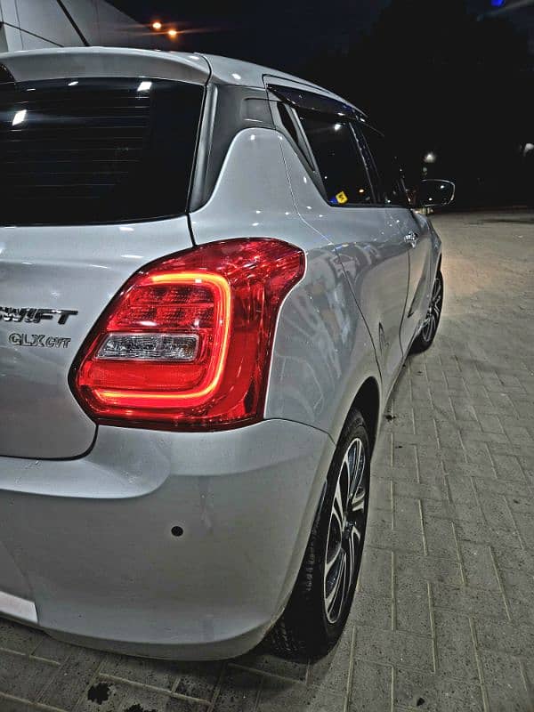 Suzuki Swift 2023 (GLX CVT) 2