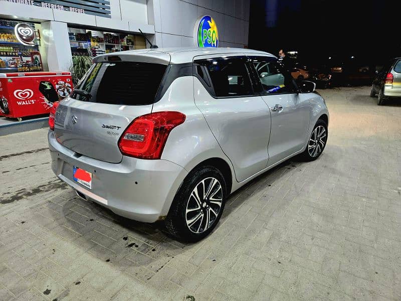 Suzuki Swift 2023 (GLX CVT) 4