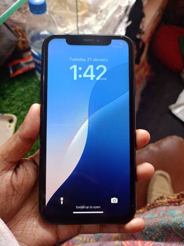 Exchange IPhone XR 128 Gb Back Camera Not Working 1