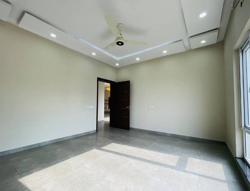 2 Beds 20 Marla Lower Portion Rent In Ex Park View DHA Phase 8 2