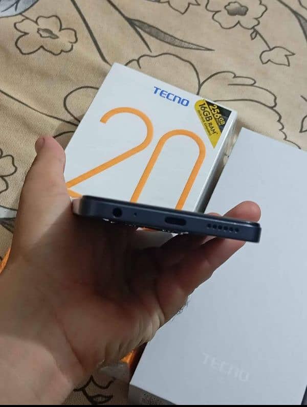 Tecno Spark 20 8GB 256GB Complete Box 3