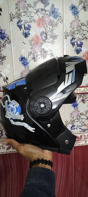 Helmet Style Flip Up Helmet 0