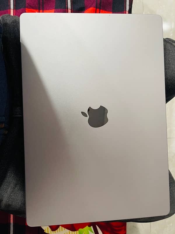 Macbook Pro m2 pro 16 inch 1