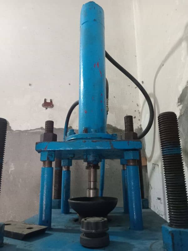 Four pillar hydraulic molding machine 2