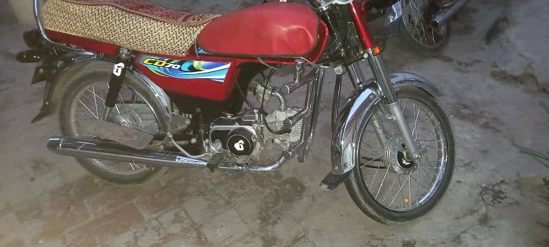 bike ka number laga ha 4