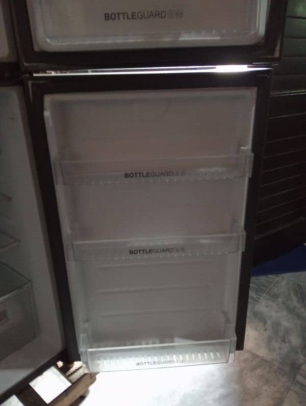 Haier Refrigerator HRF-306 Medium size 4