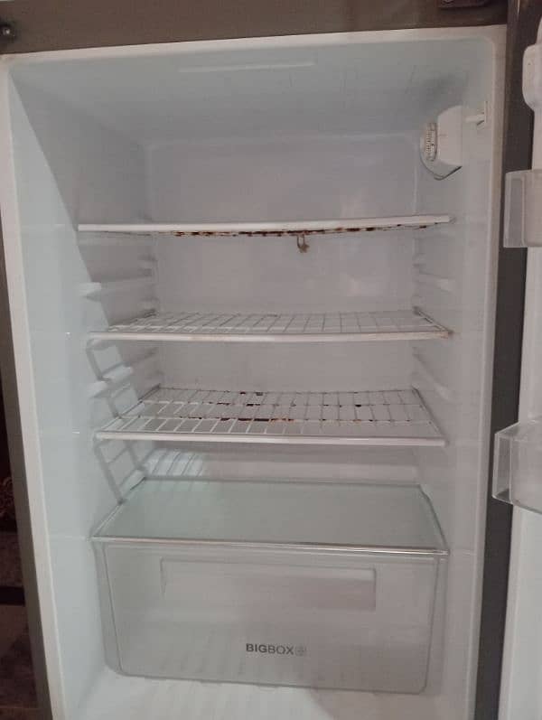 Haier Refrigerator HRF-306 Medium size 6