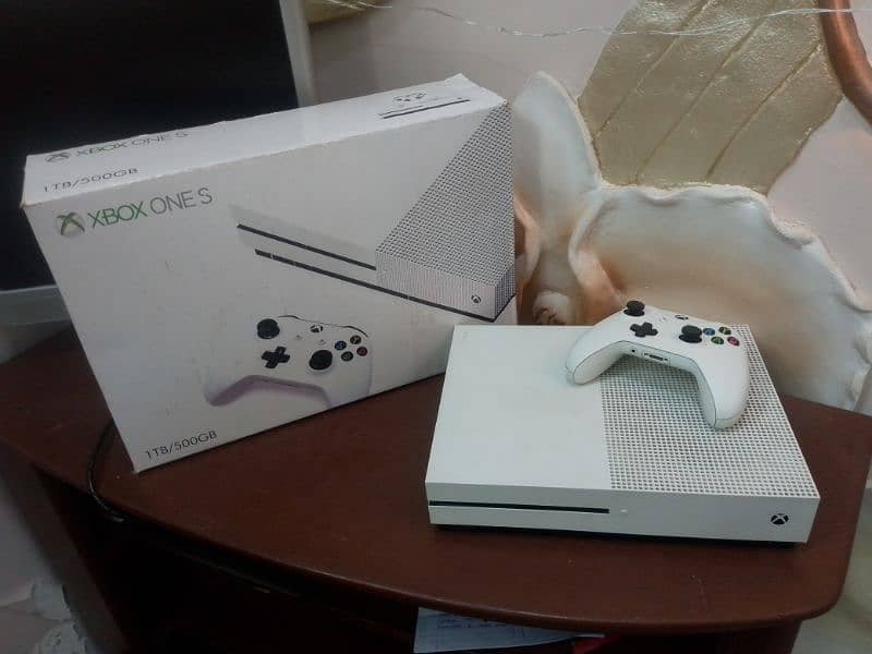 Xbox one s non jhelbrake with box and controller 0