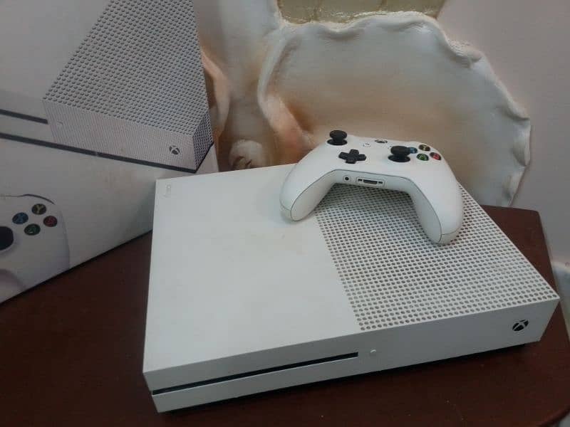 Xbox one s non jhelbrake with box and controller 9