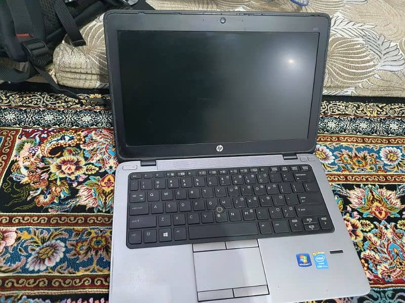 HP elitebook 820 2