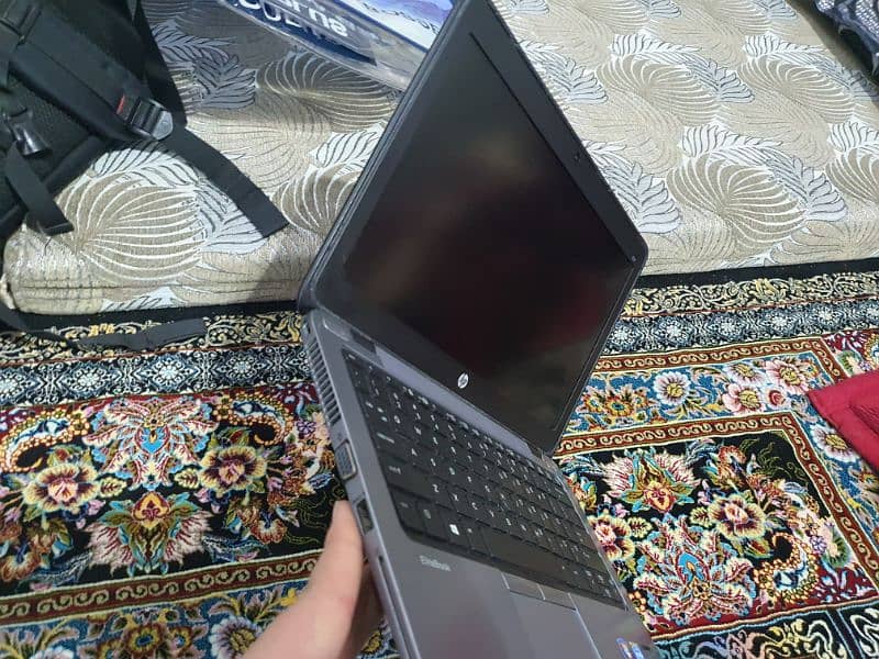 HP elitebook 820 3