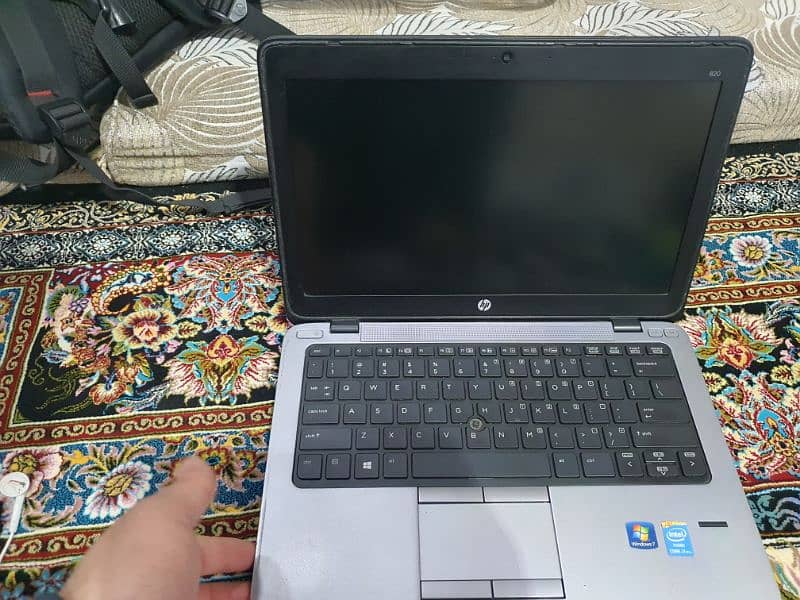 HP elitebook 820 4