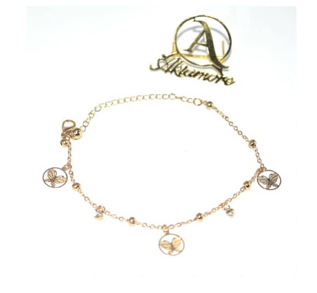 Stylish gold bracelet for girls. 0