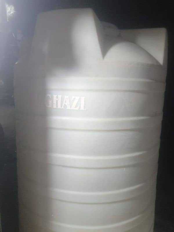 2000 letter water tank 0