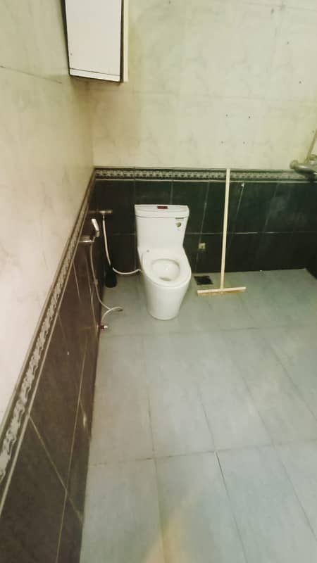 1 Kanal Uppere Porton Avaiable For Rent in Islam blk 6