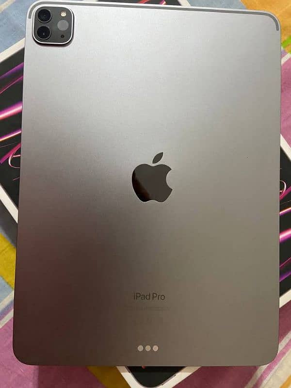 IPAD PRO M2 CHIP 2023 6TH GEN 256GB WITH FULL BOX 1