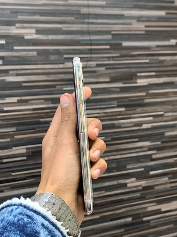 i phone xs max non pta gp64 wattsap 03498157075 3