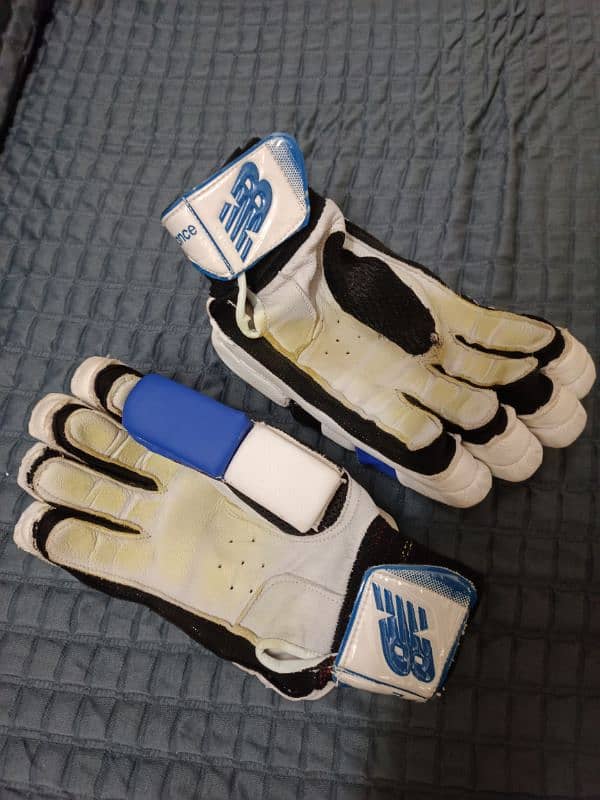 Cricket pads , thighs, gloves 4