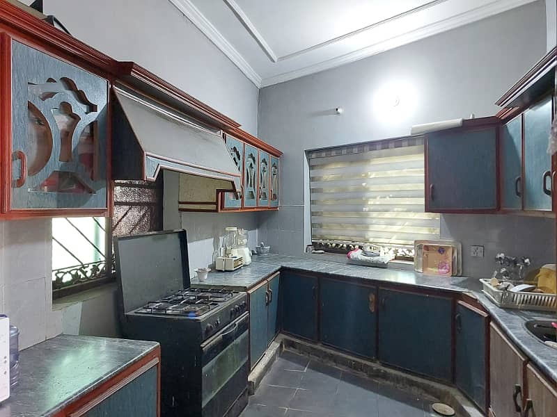 8 Marla Corner Used House Very Good Condation in Johar Town 8