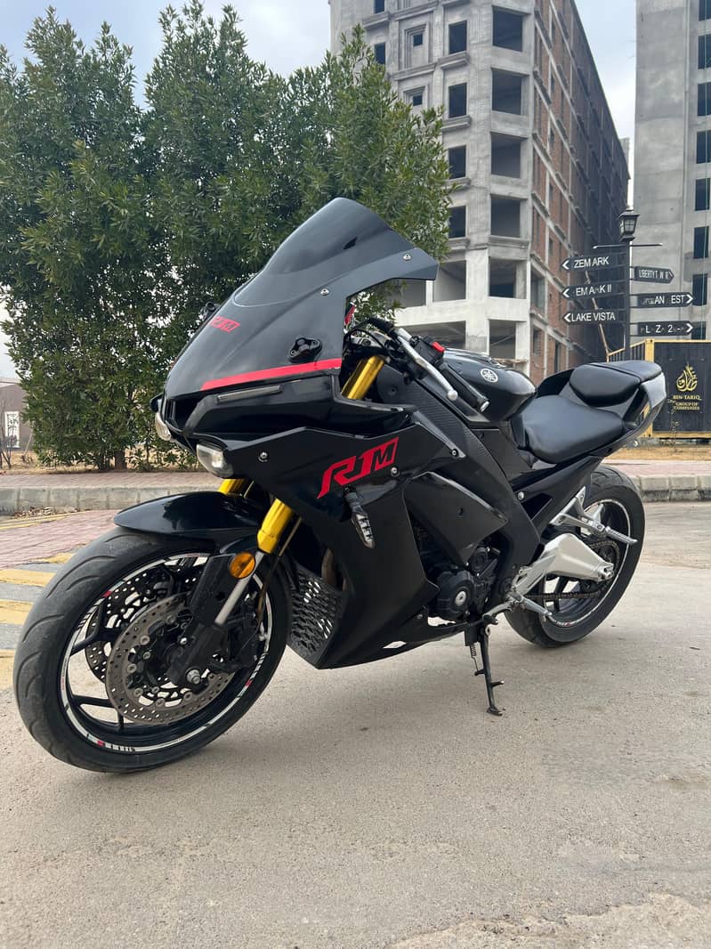 Yamaha R1-M 400cc Dual Cylinder Bike for Sale Only 1