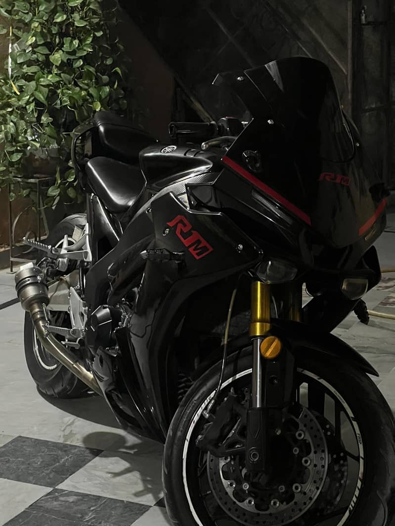 Yamaha R1-M 400cc Dual Cylinder Bike for Sale Only 3