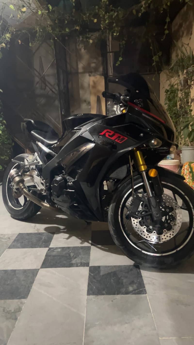 Yamaha R1-M 400cc Dual Cylinder Bike for Sale Only 4