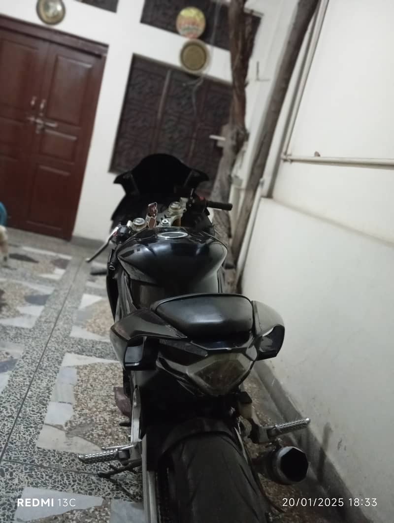 Yamaha R1-M 400cc Dual Cylinder Bike for Sale Only 9