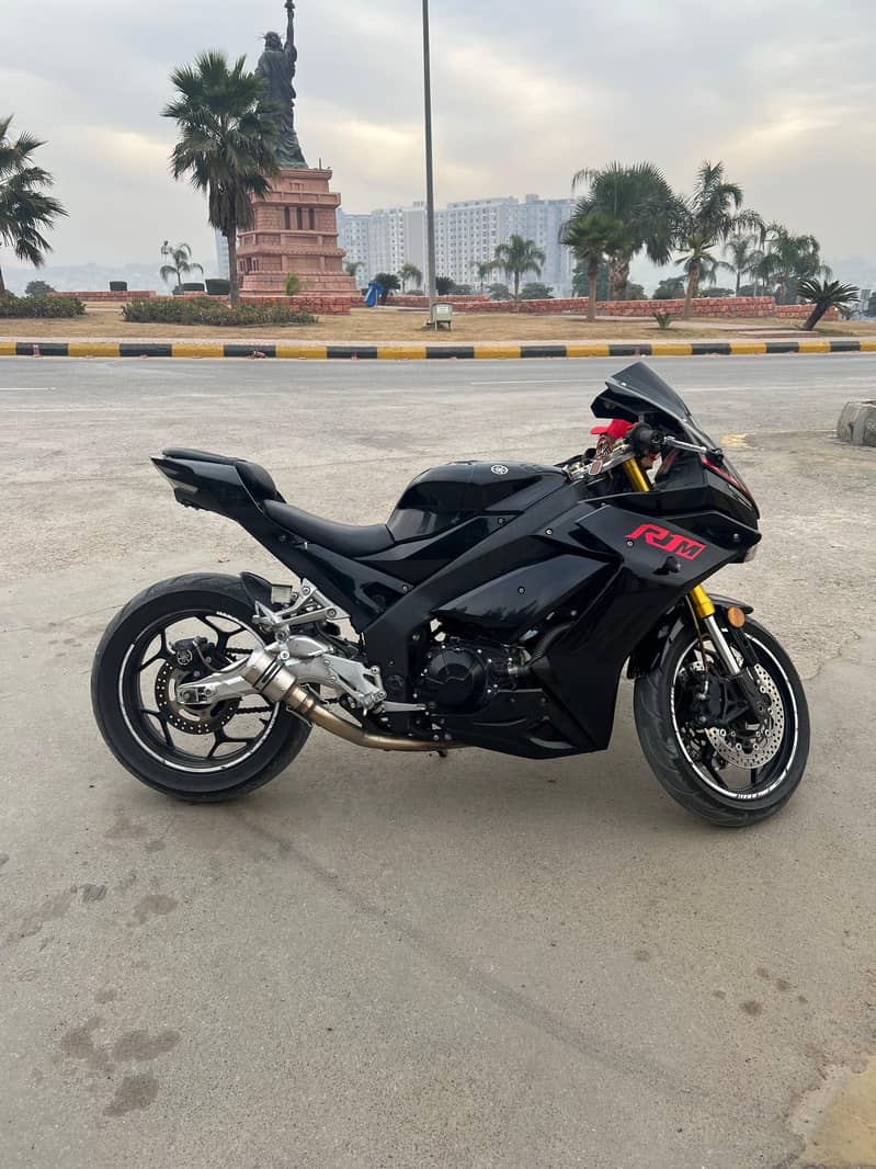 Yamaha R1-M 400cc Dual Cylinder Bike for Sale Only 10