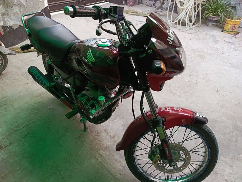 Sell Honda Deluxe CG125 With Geninun Condition. 1