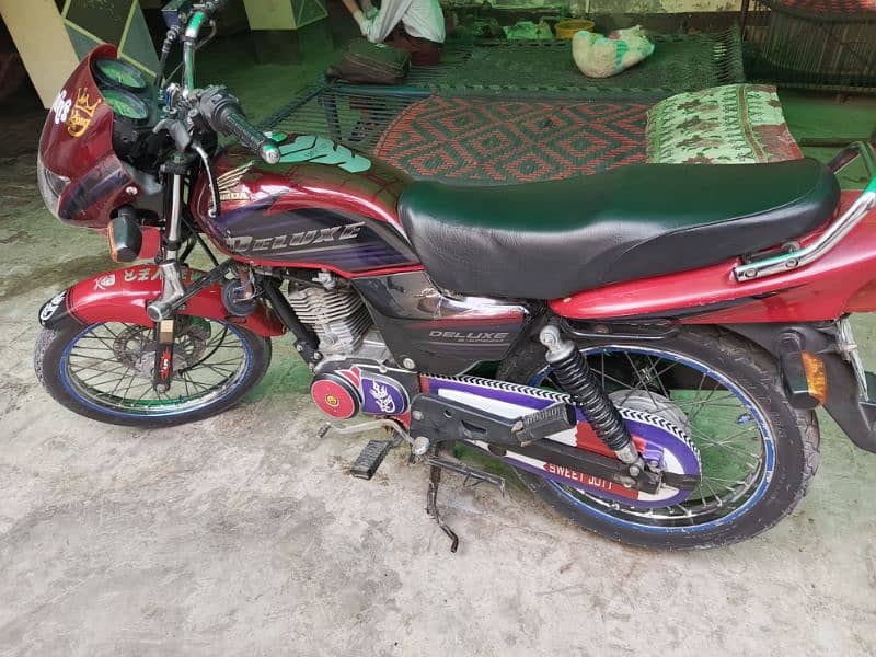 Sell Honda Deluxe CG125 With Geninun Condition. 2