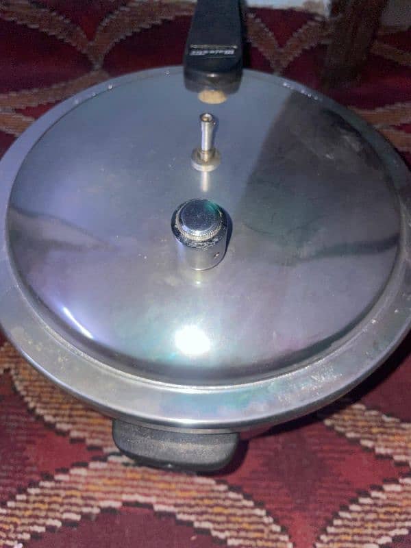 PRESSURE COOKER FOR SALE 2