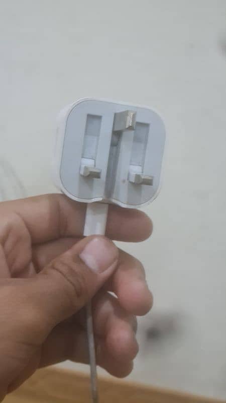 Orignal iphone charger and cable 0