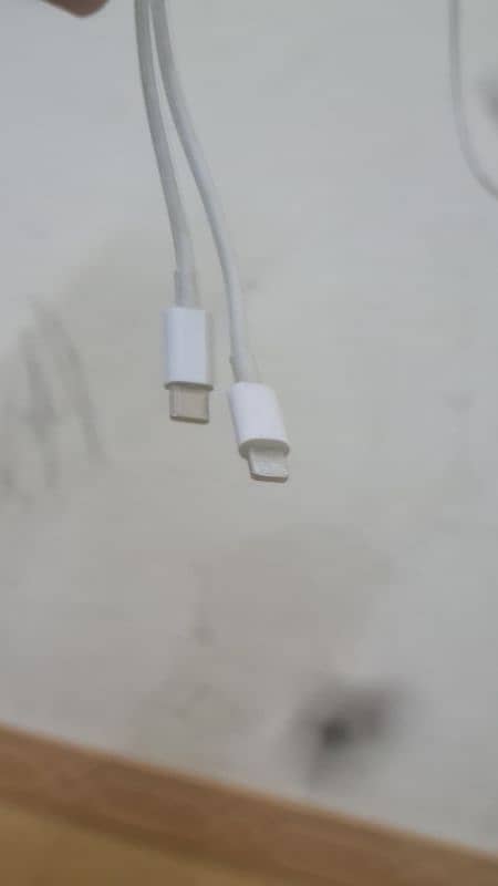 Orignal iphone charger and cable 3