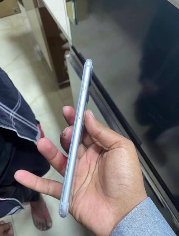 7plus bypass 128 bas front camera ki strip utri ha baqi all ok ha 2