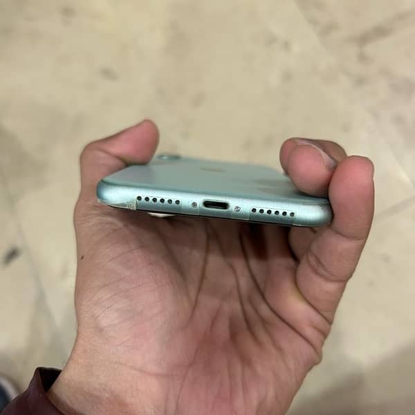 iphone 11 lush condition factory unlock 64 gb 5