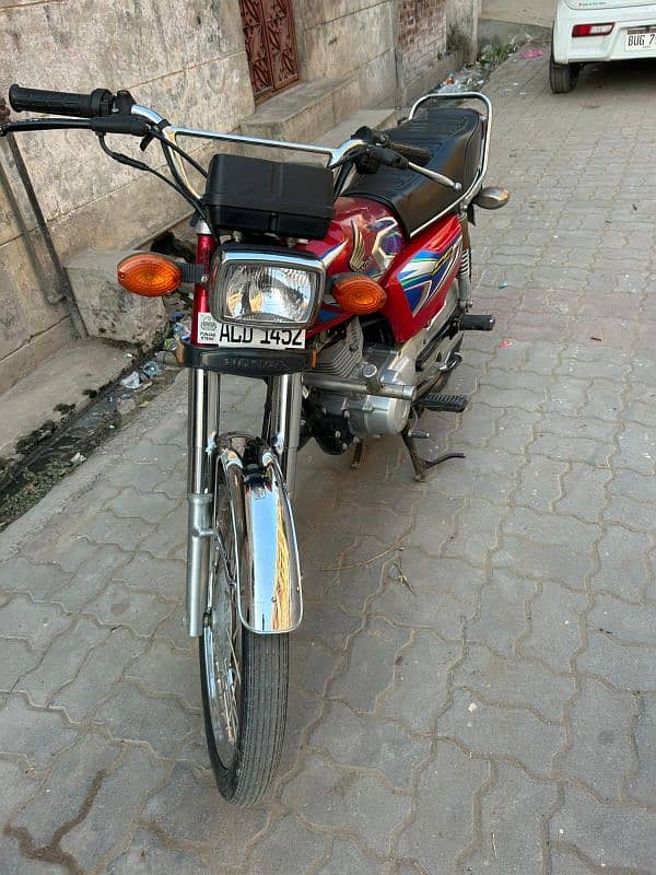 HONDA CG125 2022 Red colour  Total genuine bike  All okay 1