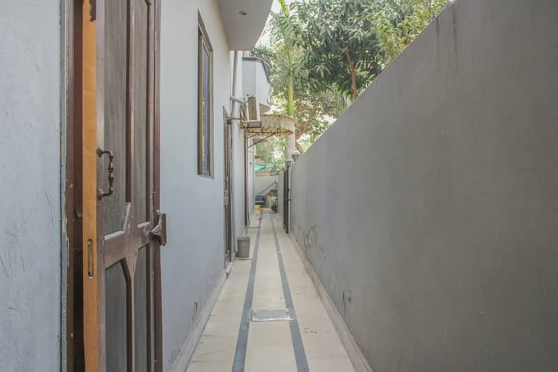 2 Kanal Double Storey Double Unit Luxury House For SALE In Johar Town 5