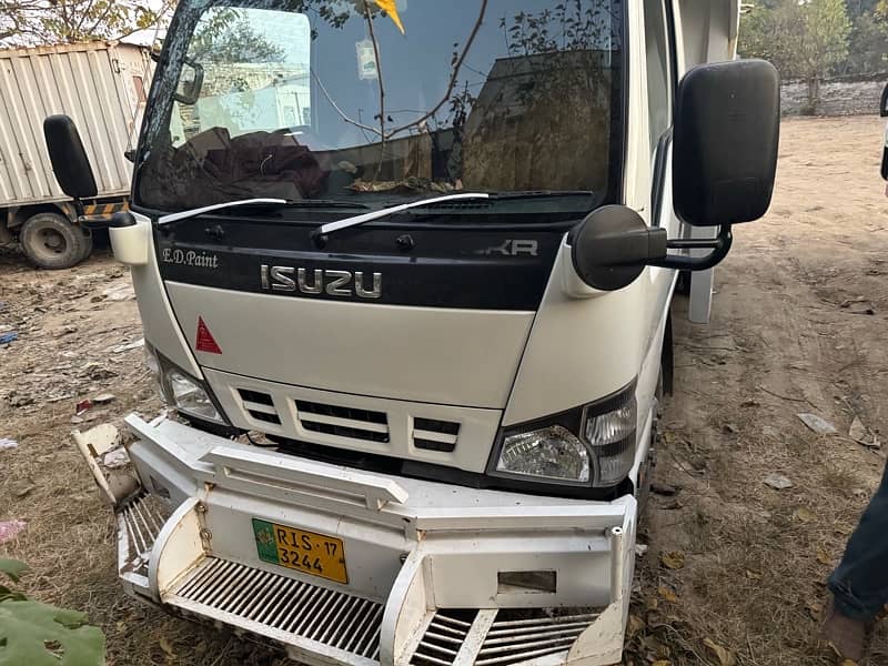 Isuzu NKR mini truck 14ft 2