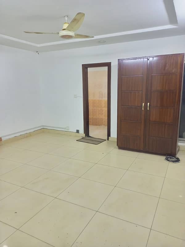 2bed non furnitured appartment for Rent in civic center 0