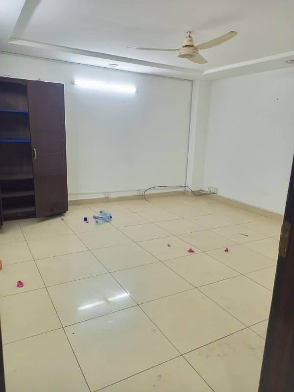 2bed non furnitured appartment for Rent in civic center 1