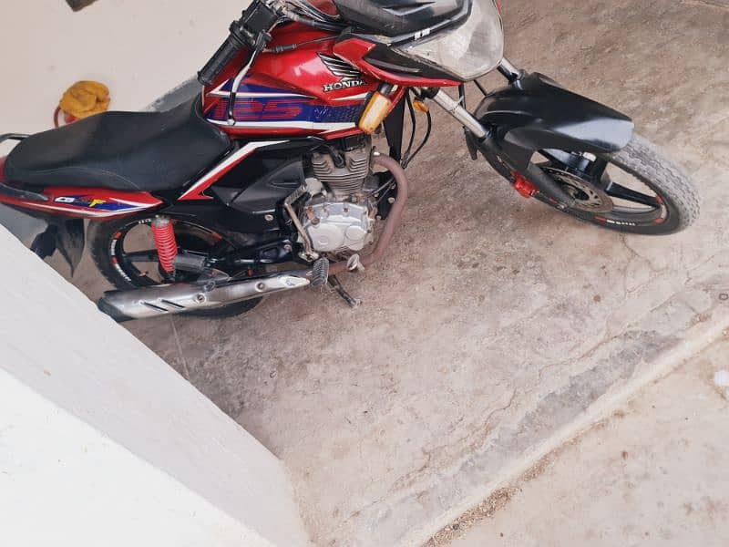 HONDA CB 125 F MODEL 2021 REG KARACHI GENIUN CONDITION URGENT SALE 2